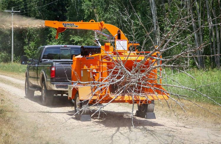 200XP TOWABLE DISC STYLE HAND-FED CHIPPER